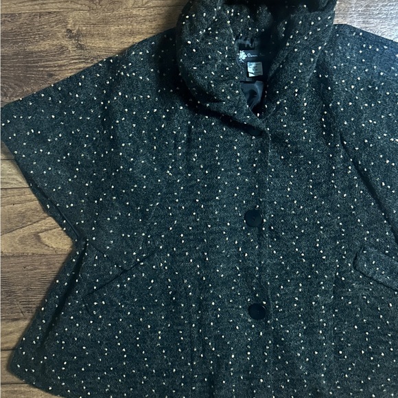 Damee Inc. • Small/Medium • Black/Beige • Speckled • Poncho Style Jacket - Picture 6 of 14